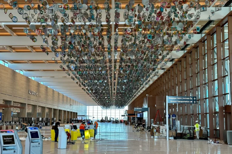 Explore U.S. Airports: Visit Without a Plane Ticket