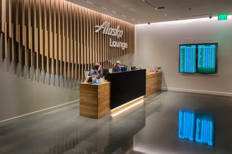 Accessing Alaska Airlines Airport Lounges: Your Guide to VIP Comfort