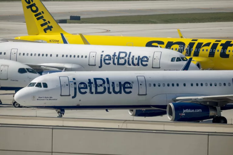 JetBlue Expands Fort Lauderdale Operations Amid Spirit Airlines Challenges