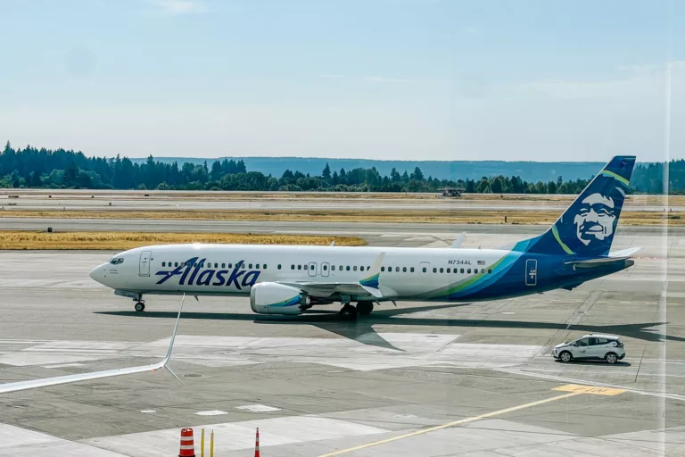 Alaska Airlines Faces Nationwide Ground Stop Due to Tech Outage