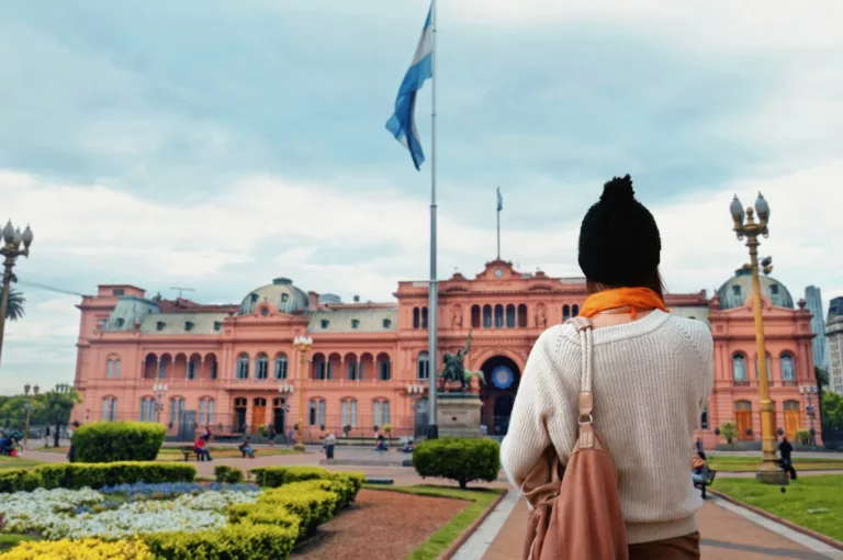 Couple Faces 30,000 Charge for Lunch in Buenos Aires: How to Avoid Scams